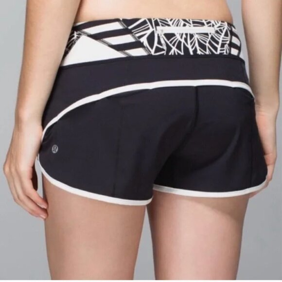 Lululemon Speed Short 2.5 Black Angel Wing Black White size 8 - Picture 1 of 7